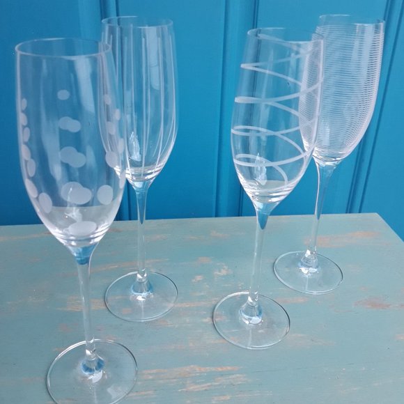 Toasting Glasses Set of 4 Etched Glass Flutes Mikasa Crystal Polka Dots Swirls - Picture 12 of 16